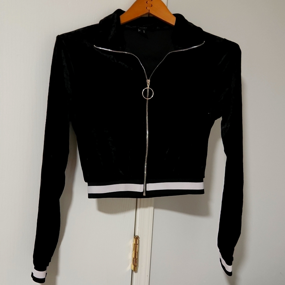 Bundle of 2 S & L, cropped sweaters fit same bcs stretch & Med regular